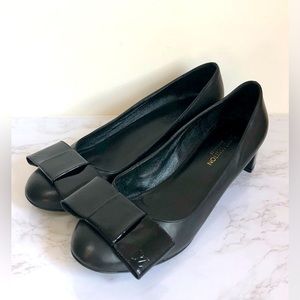 Louis Vuitton Monogram LV Bow Leather Heel 9.5 / 39.5 COA Authentic